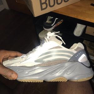 Yeezy 700v2